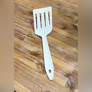 Vintage Clipper Angled Slotted Spatula #7208 Almond White Ivory Flipper Turner